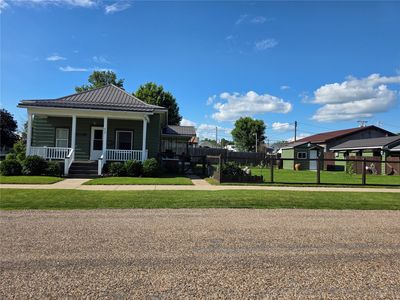 Property at 602 10th St, Belle Plaine, IA