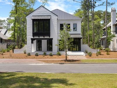 15 Persea St