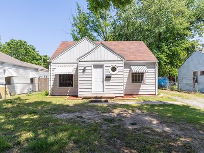 1952 S Emporia Ave