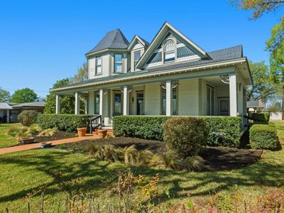 Property at 100 W 11th St, Elgin, TX