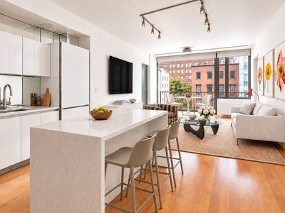 425 E 13th St APT 4A