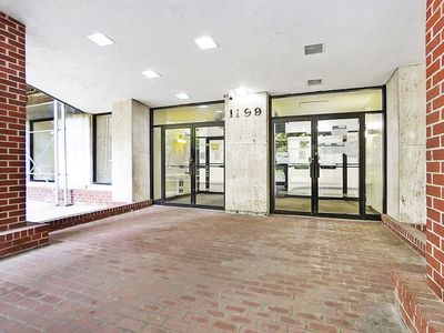 1199 E 53rd St APT 3R