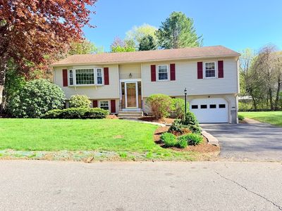Property at 2 Cricklewood Dr, Leicester, MA