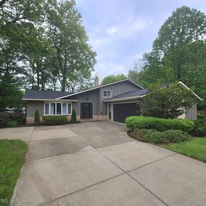 27384 Linwood Cir