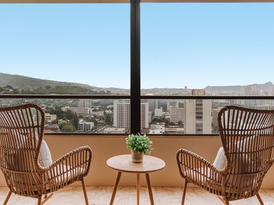 1717 Mott Smith Dr APT 2403