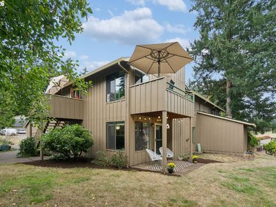 Property at 6928 SW Montauk Cir, Lake Oswego, OR