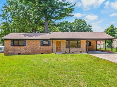 117 Hinshaw Ave