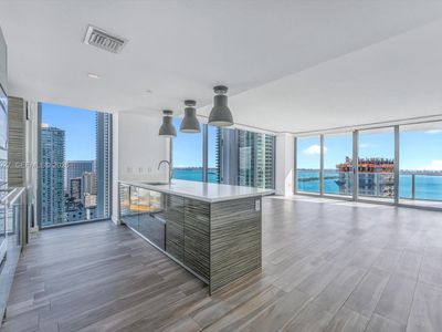 460 NE 28th St APT 3301