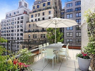 225 E 57th St APT 11M