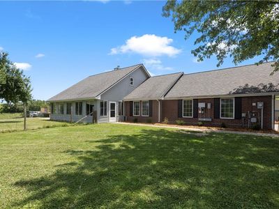 2505 N Whitney Rd