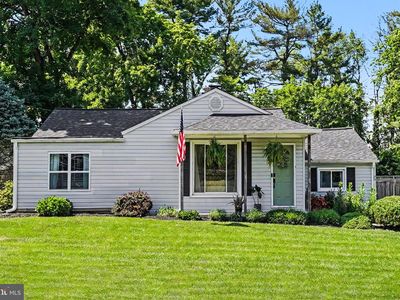 6 E Mac Phail Rd