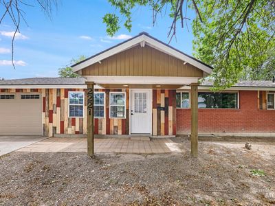 2221 Conant Dr