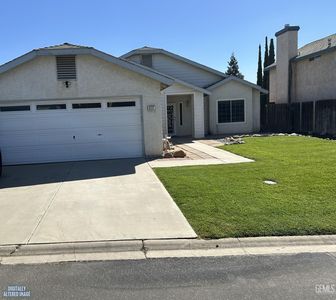 Property at 6217 Castle Cary Dr, Bakersfield, CA