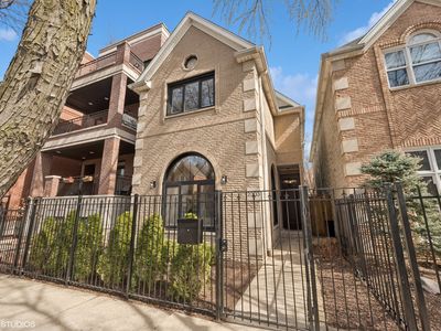 2303 N Greenview Ave