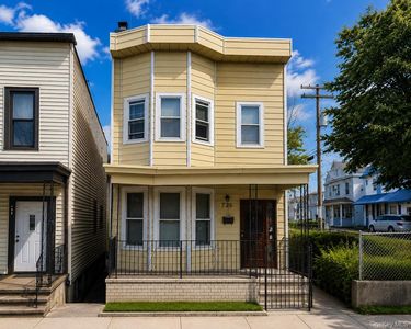 726 E 239th Street