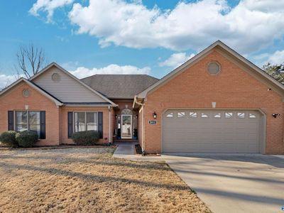 2011 Duncansby Dr SW