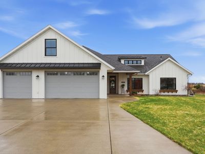 1590 Perennial Ln NE