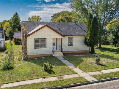 1219 4th Ave E