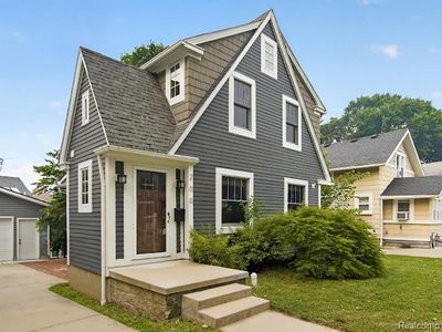 200 W Hoover Ave