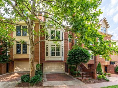 1544 N Colonial Ter