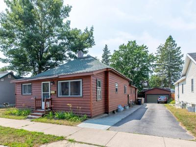 722 Dorr Ave