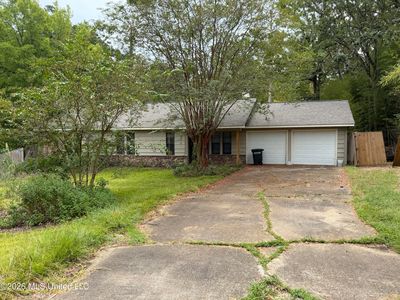 611 E Pine Needle Ct