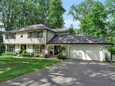 Property at 4 Fawn Ter, Orchard Park, NY