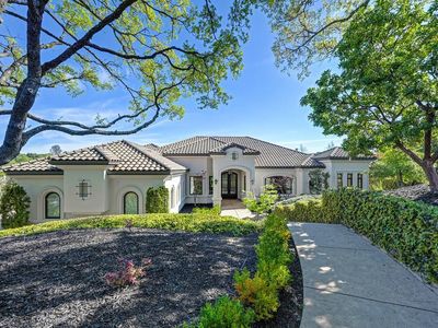 3684 Greenview Dr