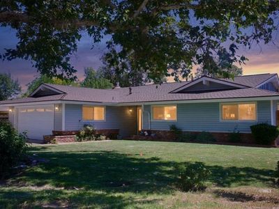 453 Wildrose Ln