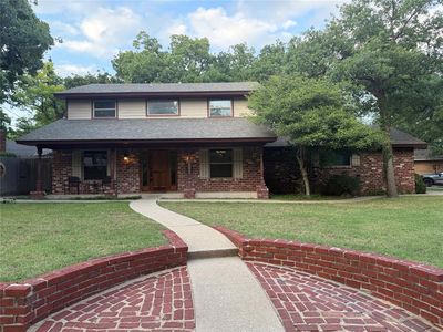 1800 N Rollingridge Ave