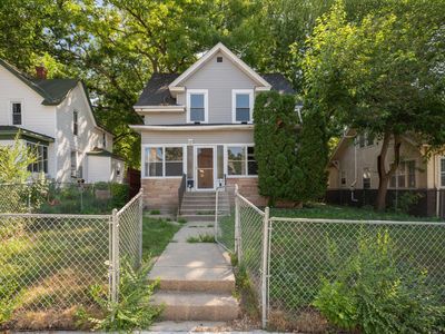 2630 Girard Ave N
