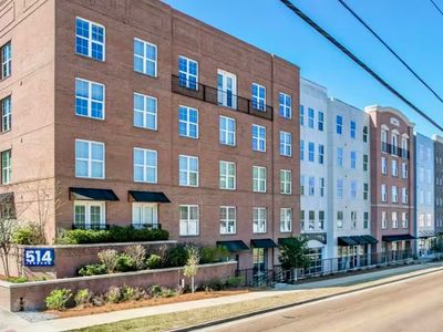 514 Jackson Ave E #206