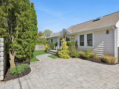 8 Elder Ave
