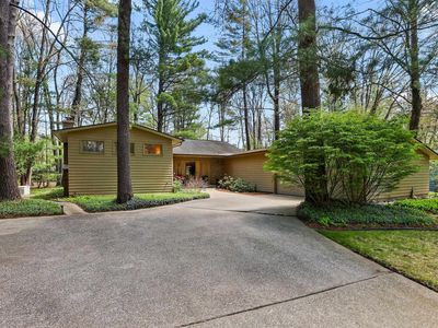 5806 Woodbridge Ln