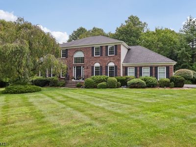 2 Stratford Dr