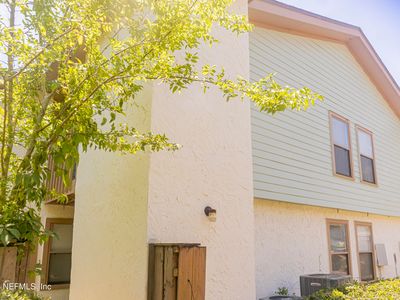 1403 W DEFENDER Court