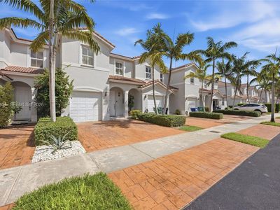 1025 NE 207th Ter