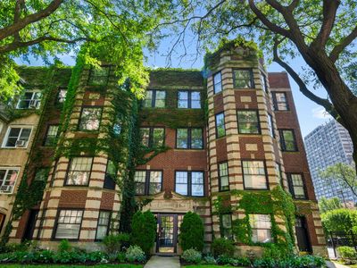 6225 N Kenmore Ave APT 2N