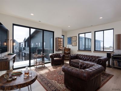 2607 Fremont St