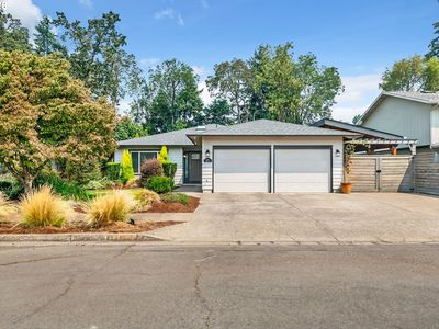 1121 Lorella Ave