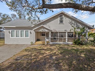 1321 Riverside Dr