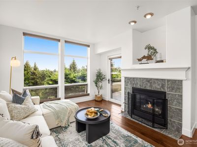 3221 SW Avalon Way #105