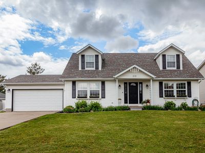 310 NE Meadowlark Ln