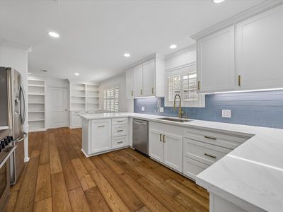 6423 Cindy Ln