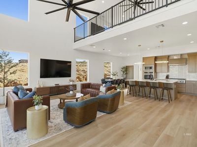 272 S Anasazi Dr