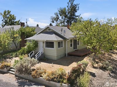 27 Evergreen Street S