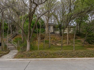 2001 Deepdale Dr