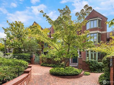 905 Harvard Avenue E