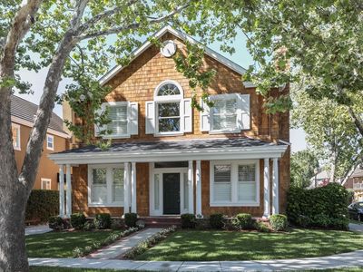 1484 Rosecrest Ter