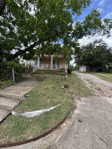 1712 Effie St